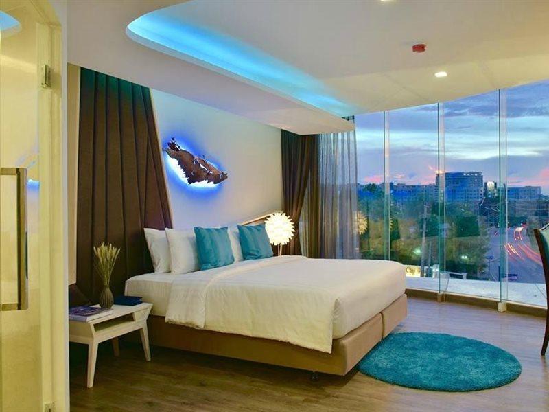 The Xtreme Suites Bangkok Extérieur photo