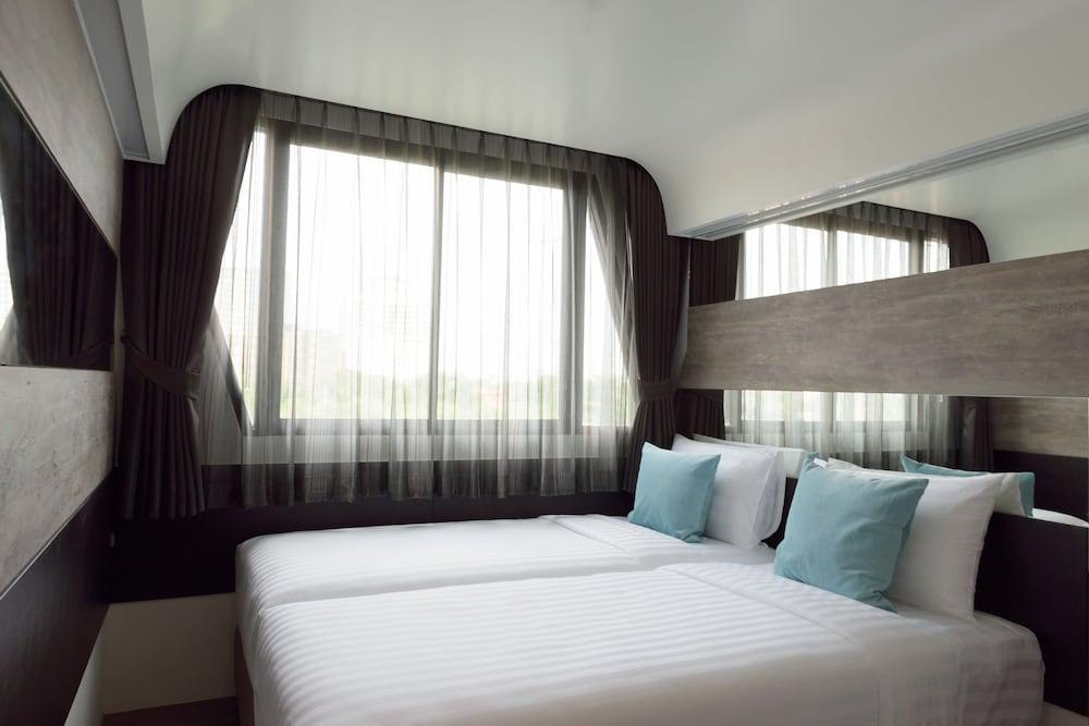 The Xtreme Suites Bangkok Extérieur photo