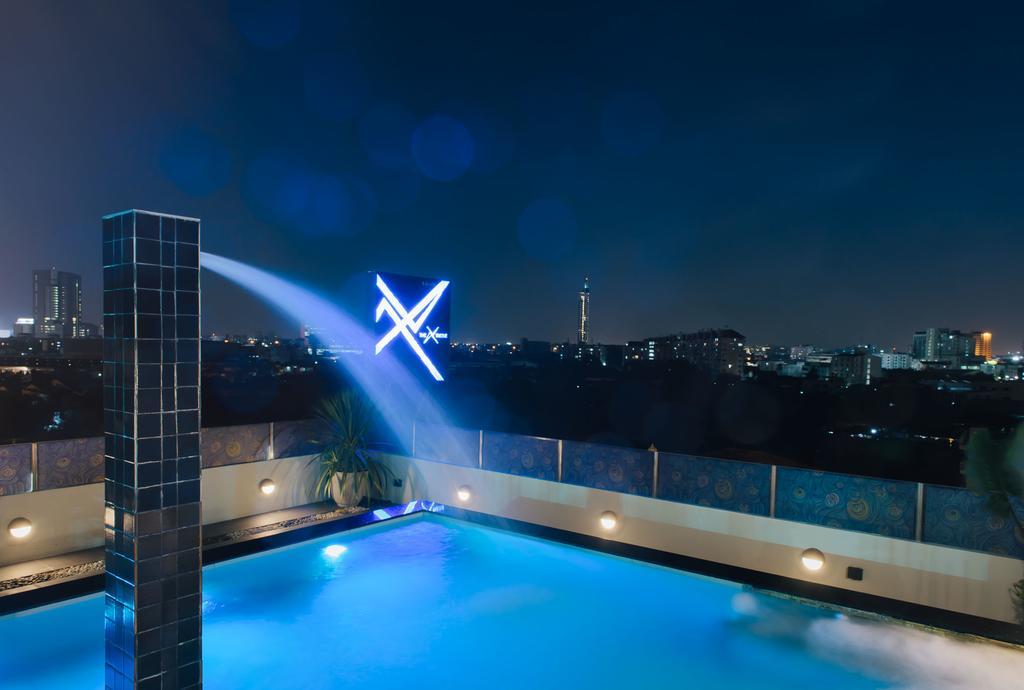 The Xtreme Suites Bangkok Extérieur photo