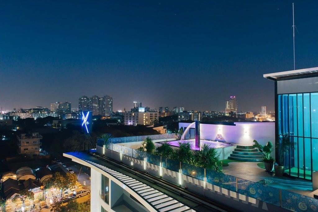 The Xtreme Suites Bangkok Extérieur photo